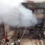 Faridabad News:में केएफएस कंपनी के गोदाम में लगी भयंकर आग, दमकल वाहनों की मदद से आग पर काबू।