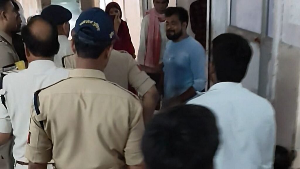 MP News: Woman dies due to wrong injection at Narmadapuram District Hospital, family accuses ward boy