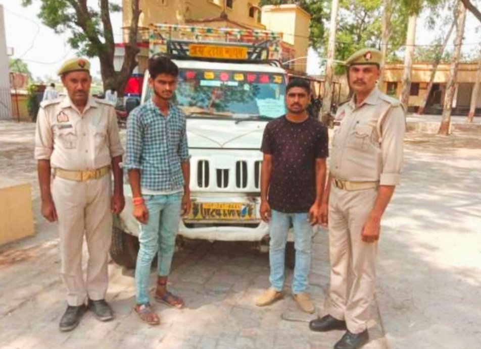 Aligarh News: दादों थाने के अंदर डीजे बजाकर नाचते युवकों का वीडियो वायरल, पुलिस ने की कार्रवाई 4 aligarh-dadon-thane-dj-dance-viral-video-police-action