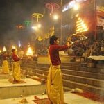 https://hindistates.com/wp-content/uploads/2024/06/340px-Evening_Ganga_Aarti_at_Dashashwamedh_ghat_Varanasi.jpg