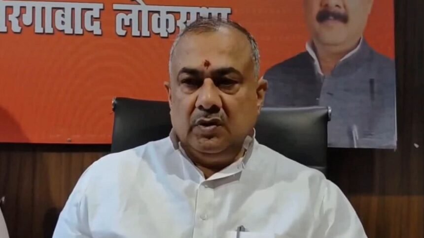 Bihar News: नबीनगर में सांसद सुशील कुमार सिंह ने श्रेया के परिजनों से की मुलाकात, पुलिस पर लगाए गंभीर आरोप 1 Sushil Kumar Singh
