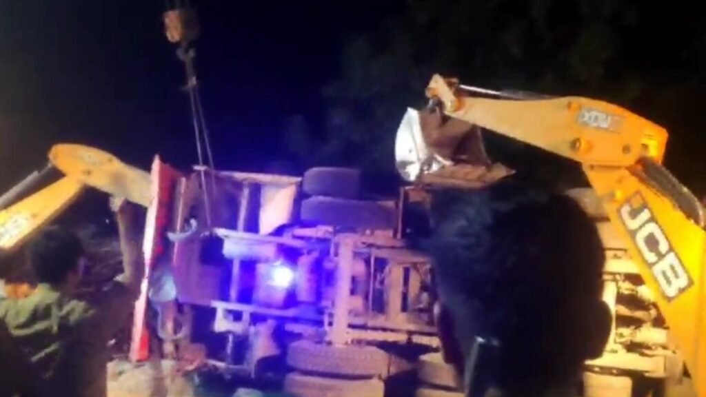 hardoi-truck-accident-eight-dead