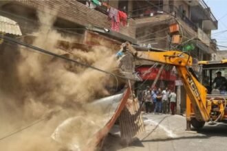 greater-noida-encroachment-removal-team-attacked-local-people-clash