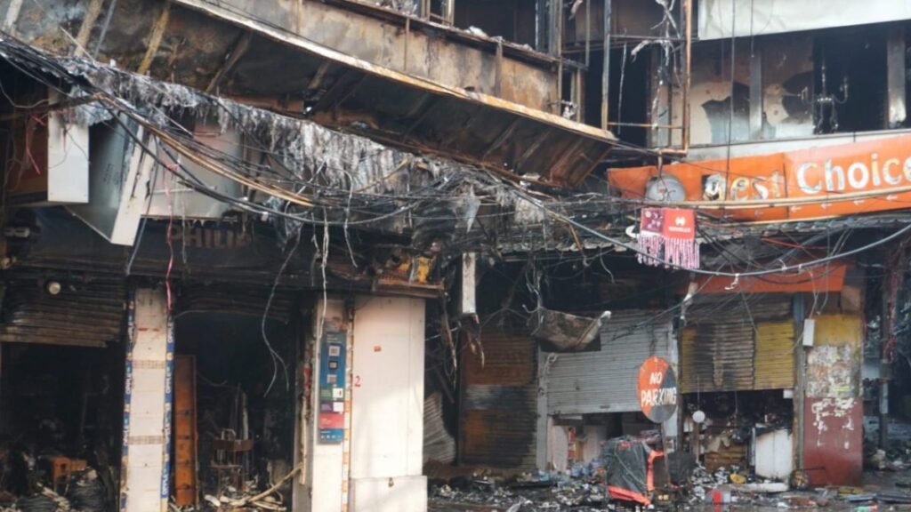 chandni-chowk-fire-125-shops-destroyed