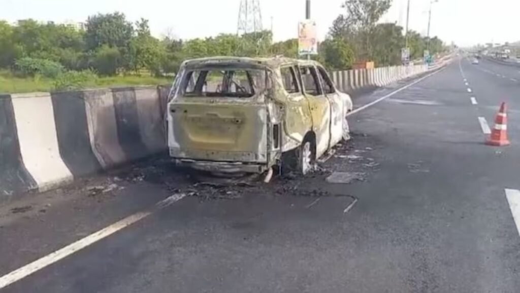 sonipat-scorpio-fire-two-escape-unharmed