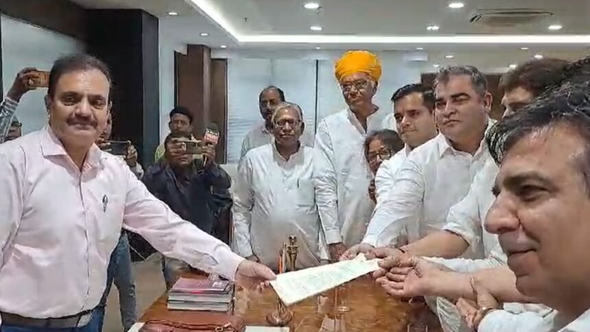 gurugram-congress-submits-memorandum-to-municipal-commissioner