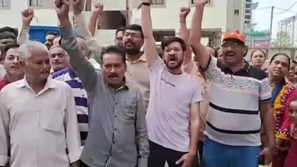 gujarat-vadodara-muslim-woman-house-opposition