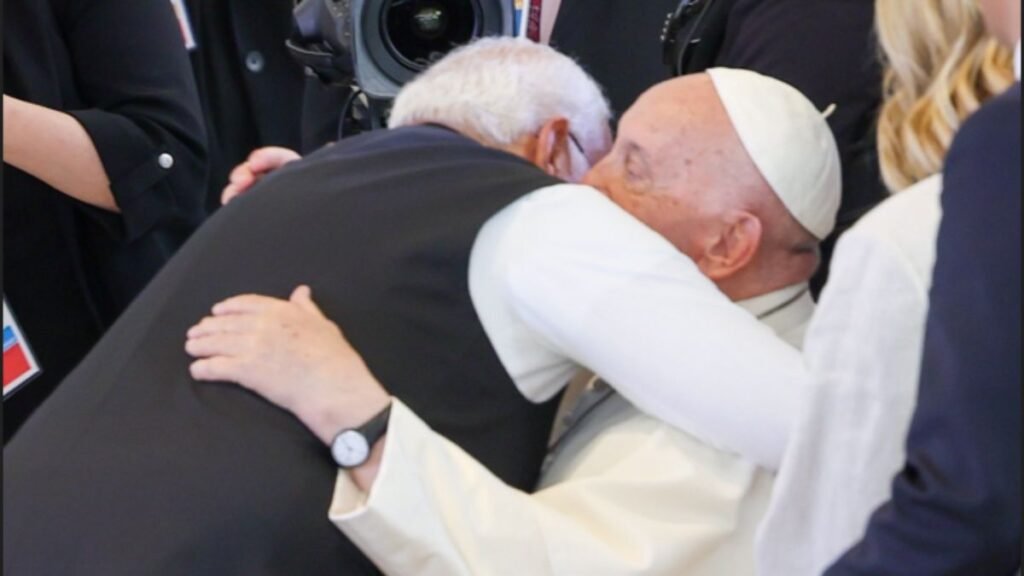 g7-summit-pope-francis-hugs-pm-modi