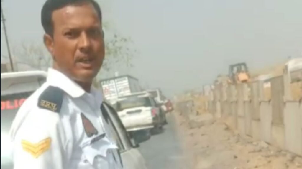 kanpur-traffic-police-misconduct-video-viral