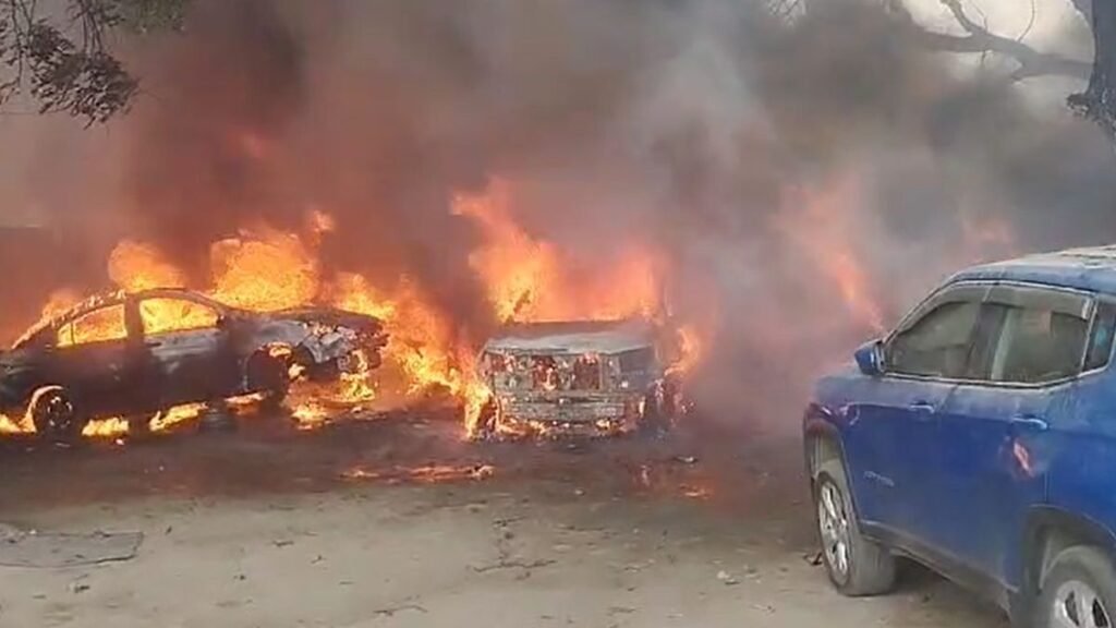 lucknow-chinhat-car-garage-fire-2024