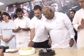 rahul-gandhi-celebrates-birthday-by-cutting-cake