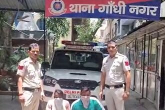 gandhi-nagar-police-arrest-smugglers-illegal-liquor-seized