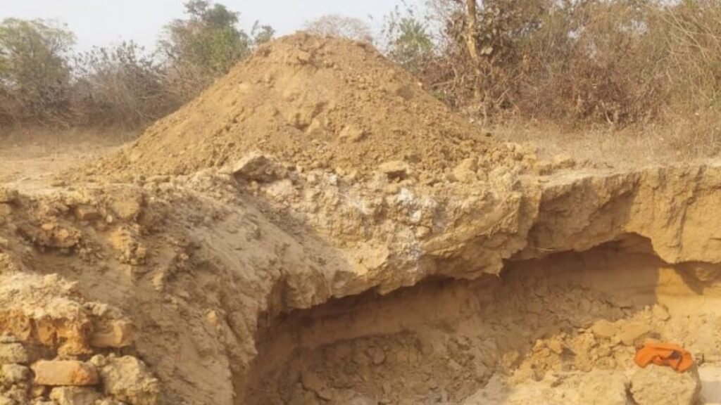 khetdi-mein-mitti-mein-dabne-se-vyakti-ki-hui-maut