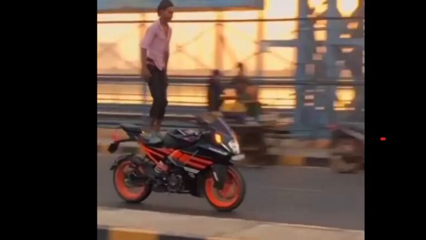 kanpur-nawabganj-stunt-video-viral