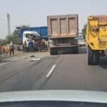 kanpur-sagar-highway-dumper-truck-collision-traffic-jam