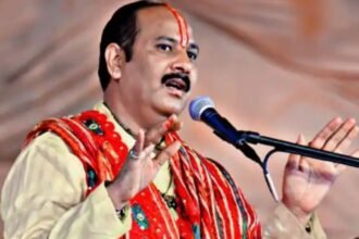 pandit-pradeep-mishra-praises-pm-modi-shiv-temple-service
