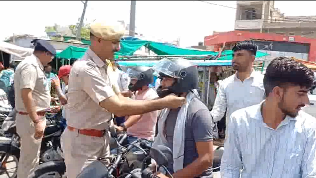 gopalganj-police-distributes-helmets-bike-riders-awareness-campaign