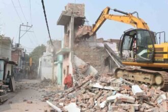 lucknow-encroachment-removal-drive-lda-bulldozer