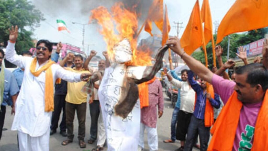 abvp-protests-against-shiv-khodi-incident