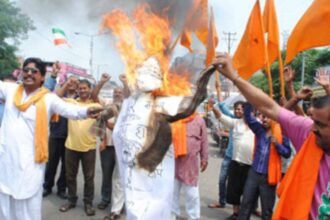 abvp-protests-against-shiv-khodi-incident