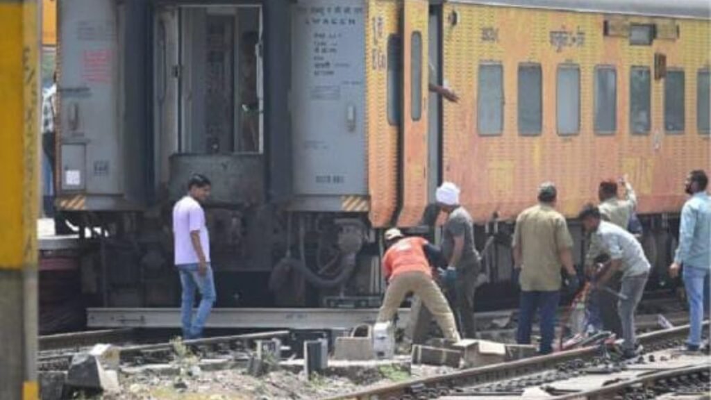 ghaziabad-tejas-express-derailment