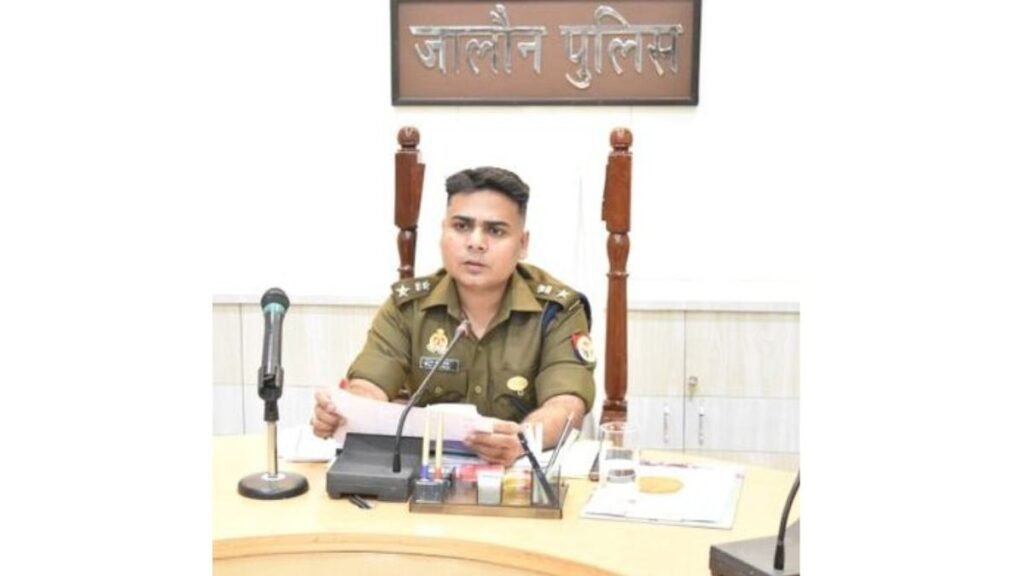 jalaun-achar-sanhita-ullanghan-policemen-suspend