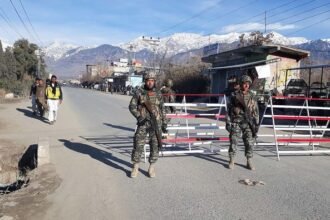 Parchinaar मे आर्मी।