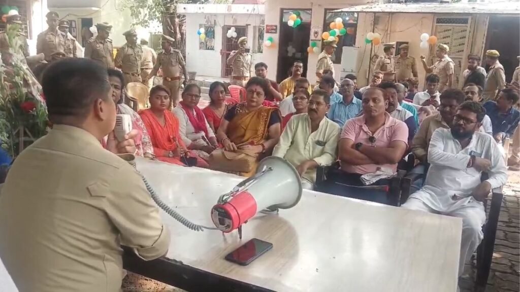 DCP दक्षिण Ravindra Kumar ने किदवई नगर में जनता को किया अवगत