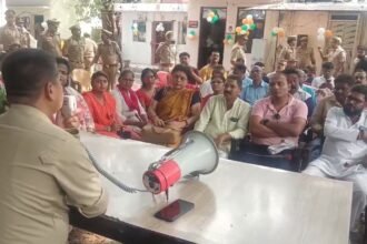 DCP दक्षिण Ravindra Kumar ने किदवई नगर में जनता को किया अवगत