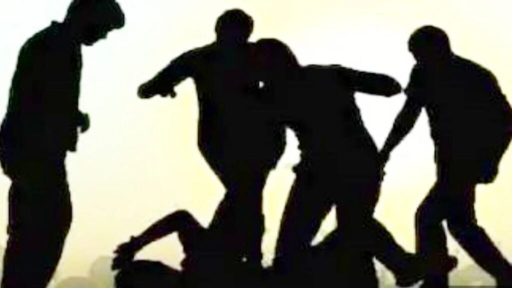 agra-pinahat-village-violent-clash-over-comment-on-woman