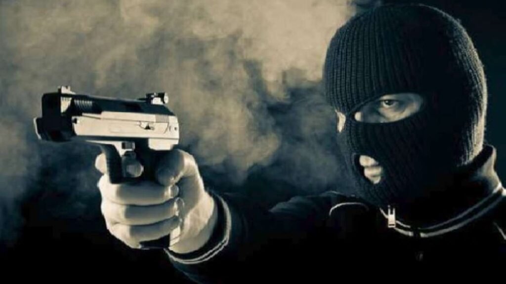 unnao-mask-gang-loots-1-50-lakh-rupees-from-young-man