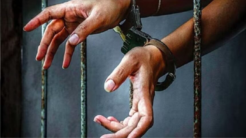 agra-doda-smuggler-arrested