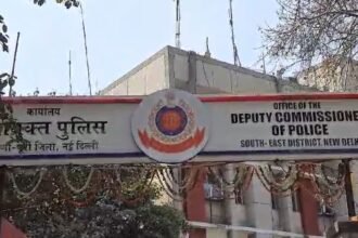 Girl-brother-in-Panchayat-while-resolvin-gdisput-between-husband-anz-wife-