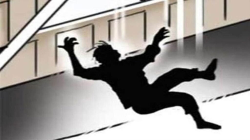 thakurganj-suspicious-death-youth-falls-from-building