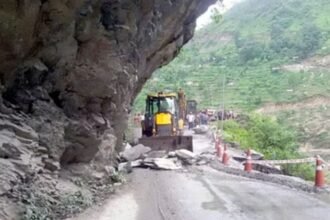 chamoli-badrinath-highway-evm-machines-transport