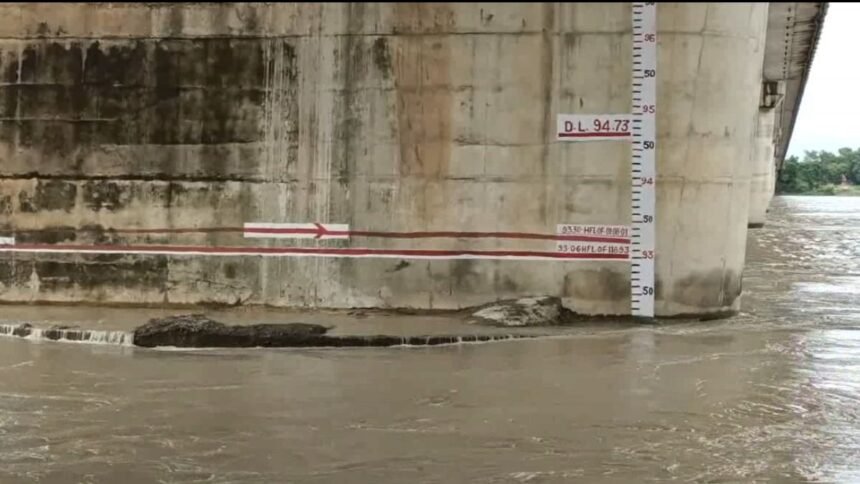 Kushinagar-due-to-continuous-rain-in-the-mountains-of-Nepal-