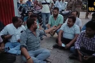 farrukhabad-lekhpal-dharna-police-station-compromise