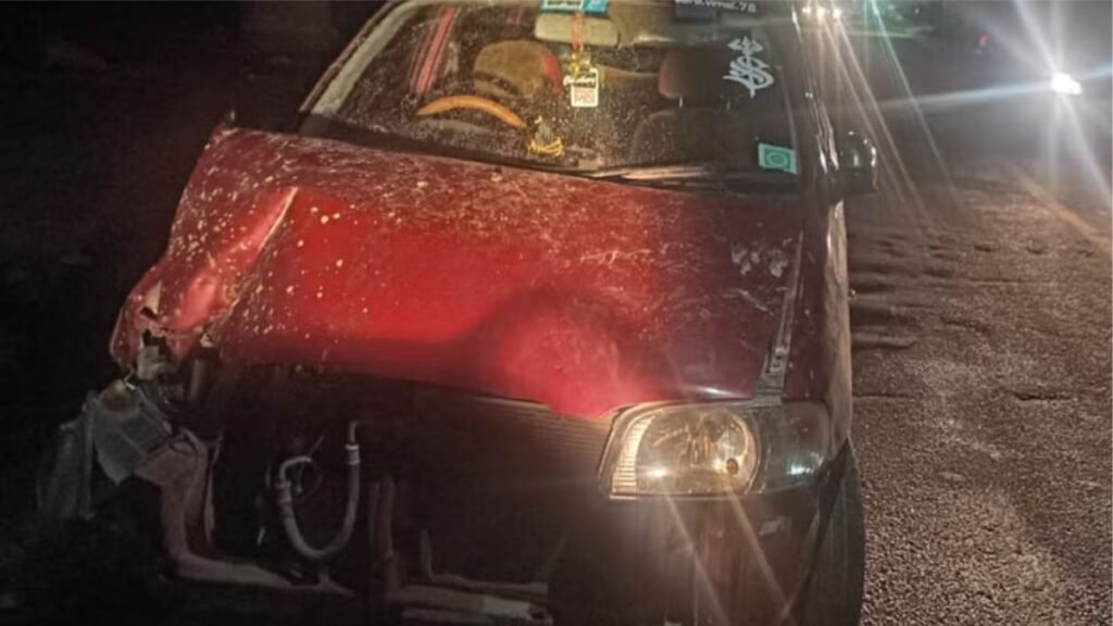 kanpur-speeding-car-crash-semi-naked-woman-men