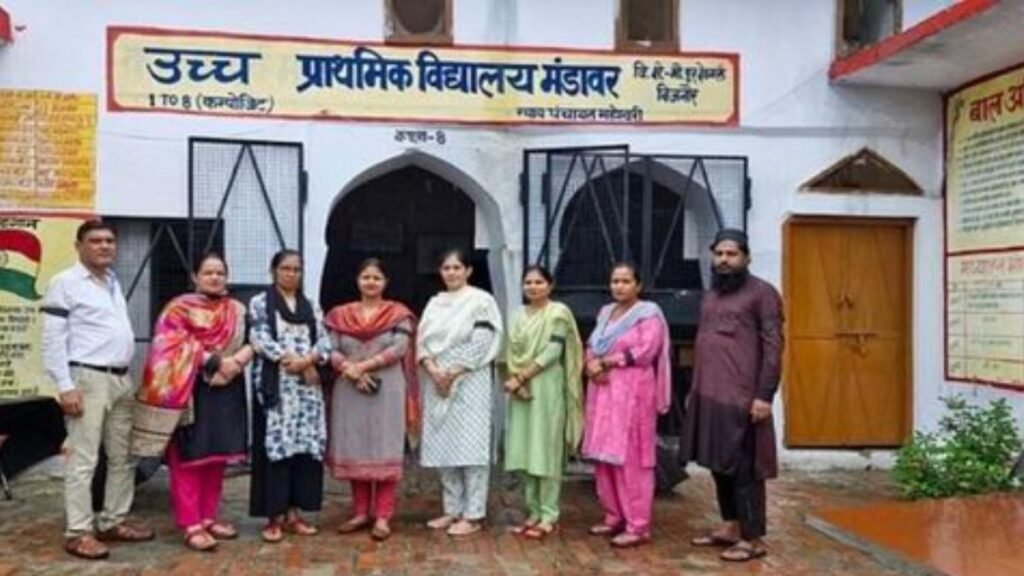 bijnor-teachers-protest-digital-attendance-boycott-black-day