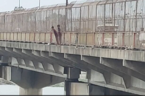 farrukhabad-children-risking-lives-2024