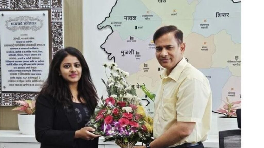 ias-dr-pooja-khedkar-transfer-pune-to-washim-2024