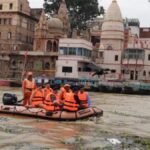 up-flood-news-varanasi-ghats-disconnected-ndrf-alert