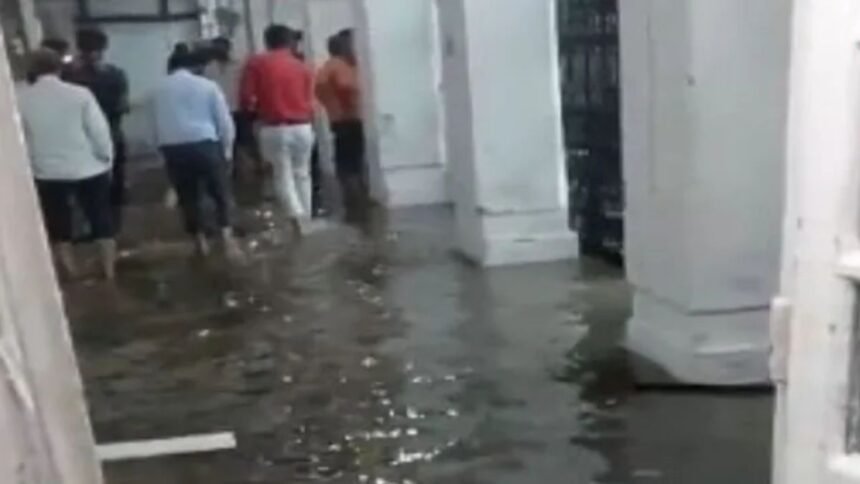 lucknow-heavy-rain-assembly-complex-waterlogging