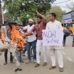 youth-congress-protests-at-gandhinagar-station-against-neet-exam-fraud