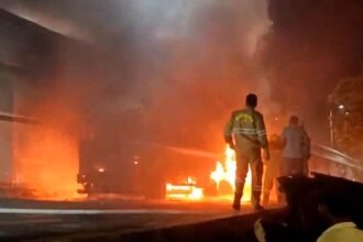 kanpur-breaking-moving-truck-fire-nawabasta-bypass