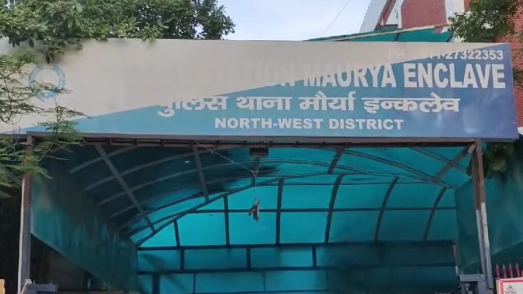 delhi-domestic-dispute-husband-stabs-wife-commits-suicide-neighbor-injured