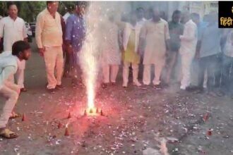 india-alliance-wins-10-out-of-13-assembly-seats-posters-in-lucknow