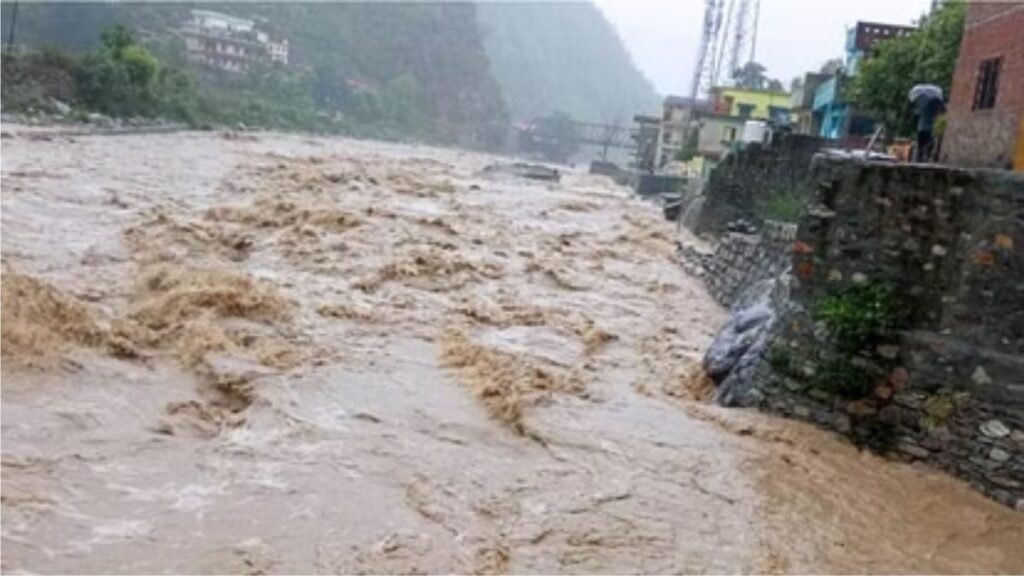 uttarakhand-heavy-rain-dehradun-alert-life-disrupted