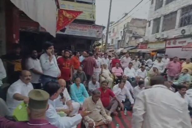 ghaziabad-chaupla-mandir-vyapari-dharna