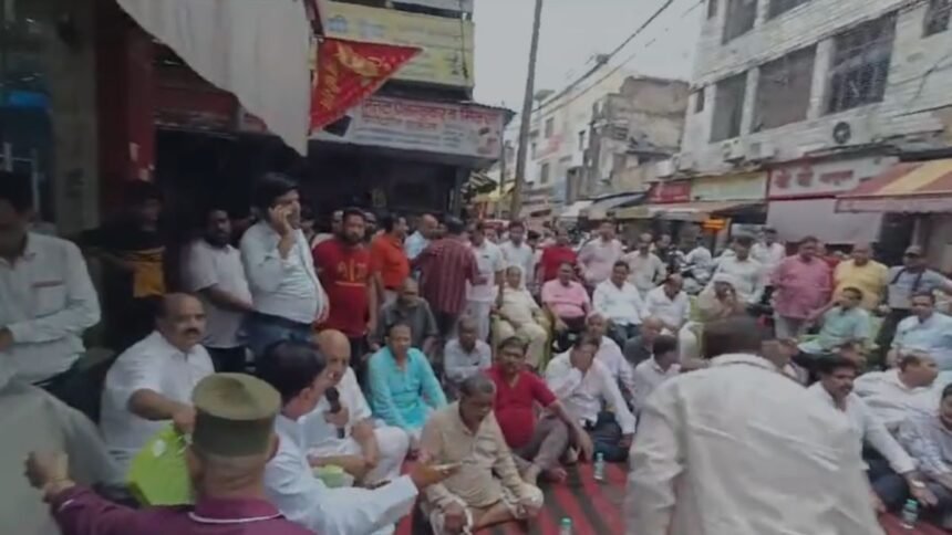 ghaziabad-chaupla-mandir-vyapari-dharna